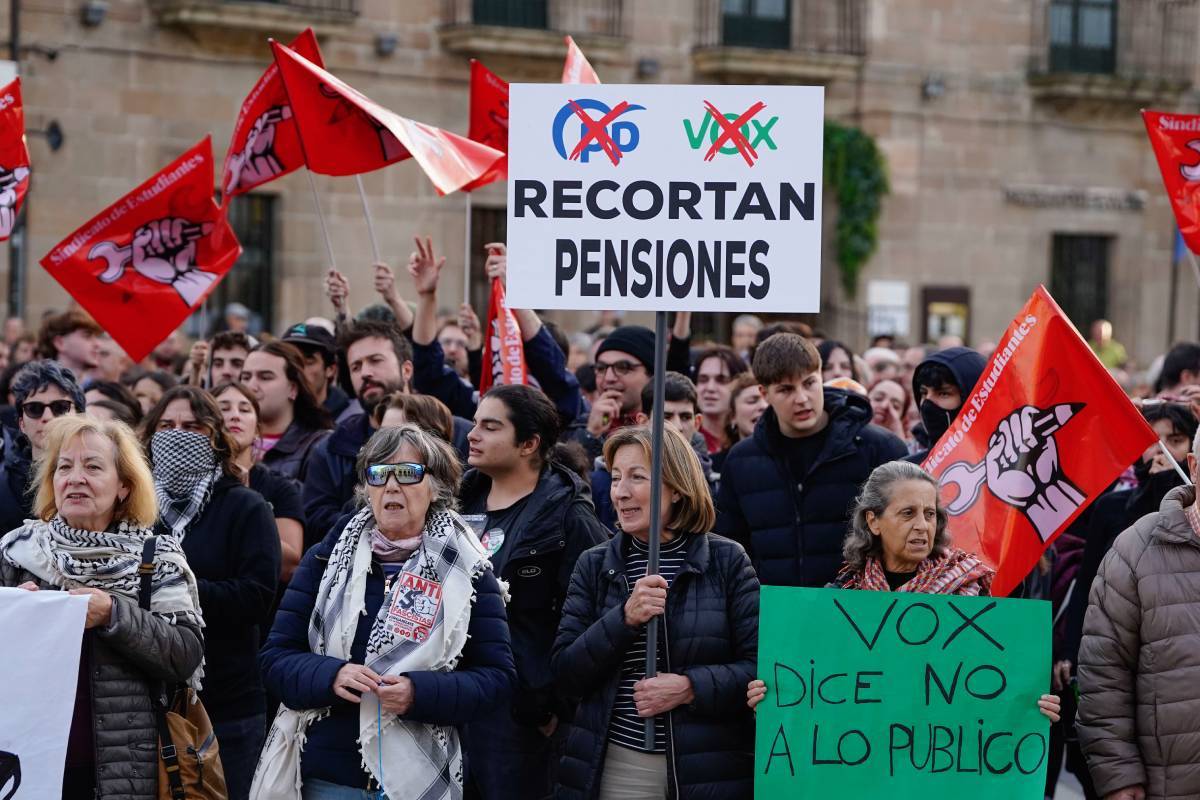 Tres detenidos por desórdenes públicos en las protestas contra el mitin de Santiago Abascal en Avilés