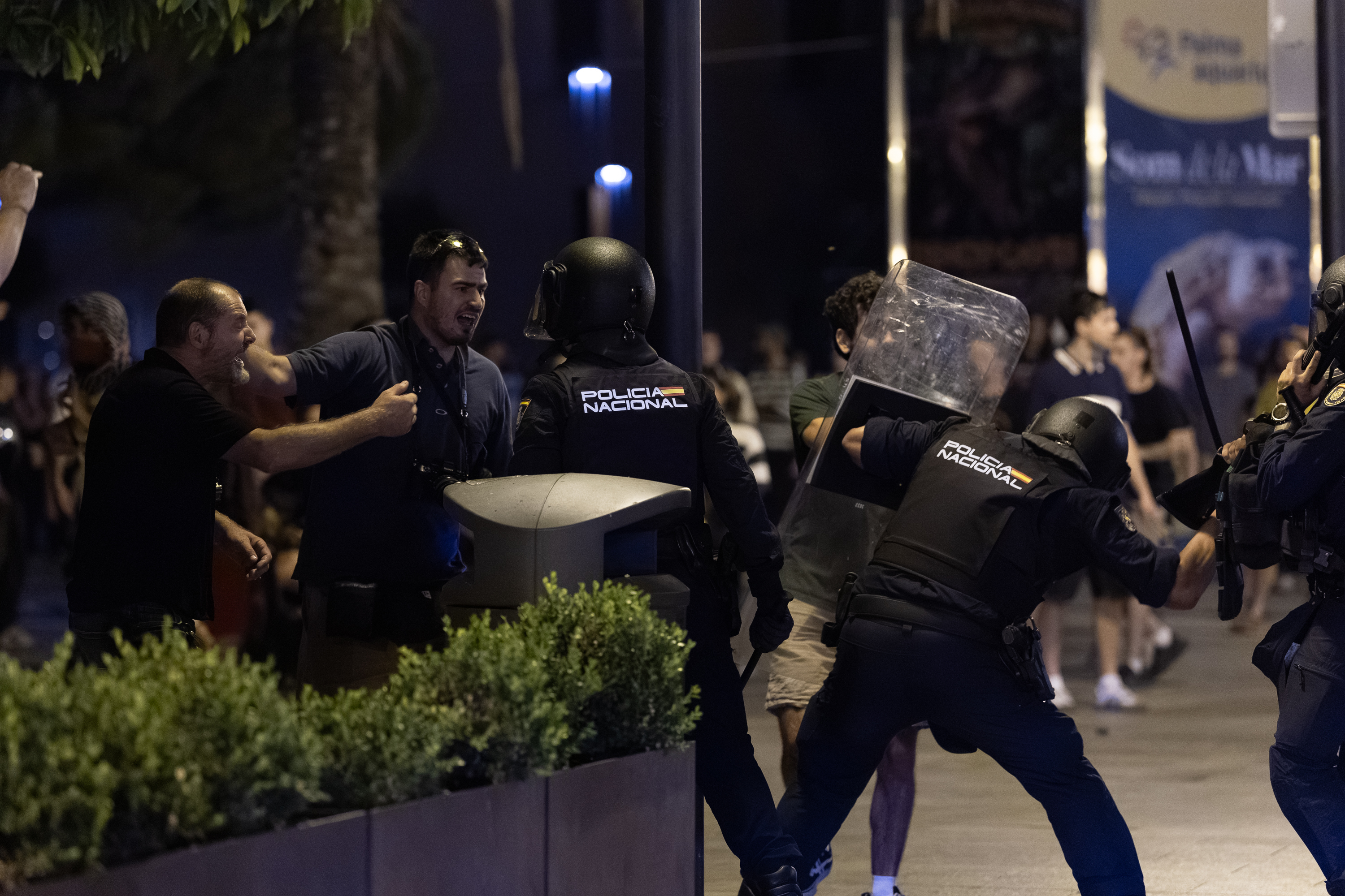 Un juzgado ordena identificar al agente que golpeó a un fotógrafo tras la manifestación del 26 de julio en Palma