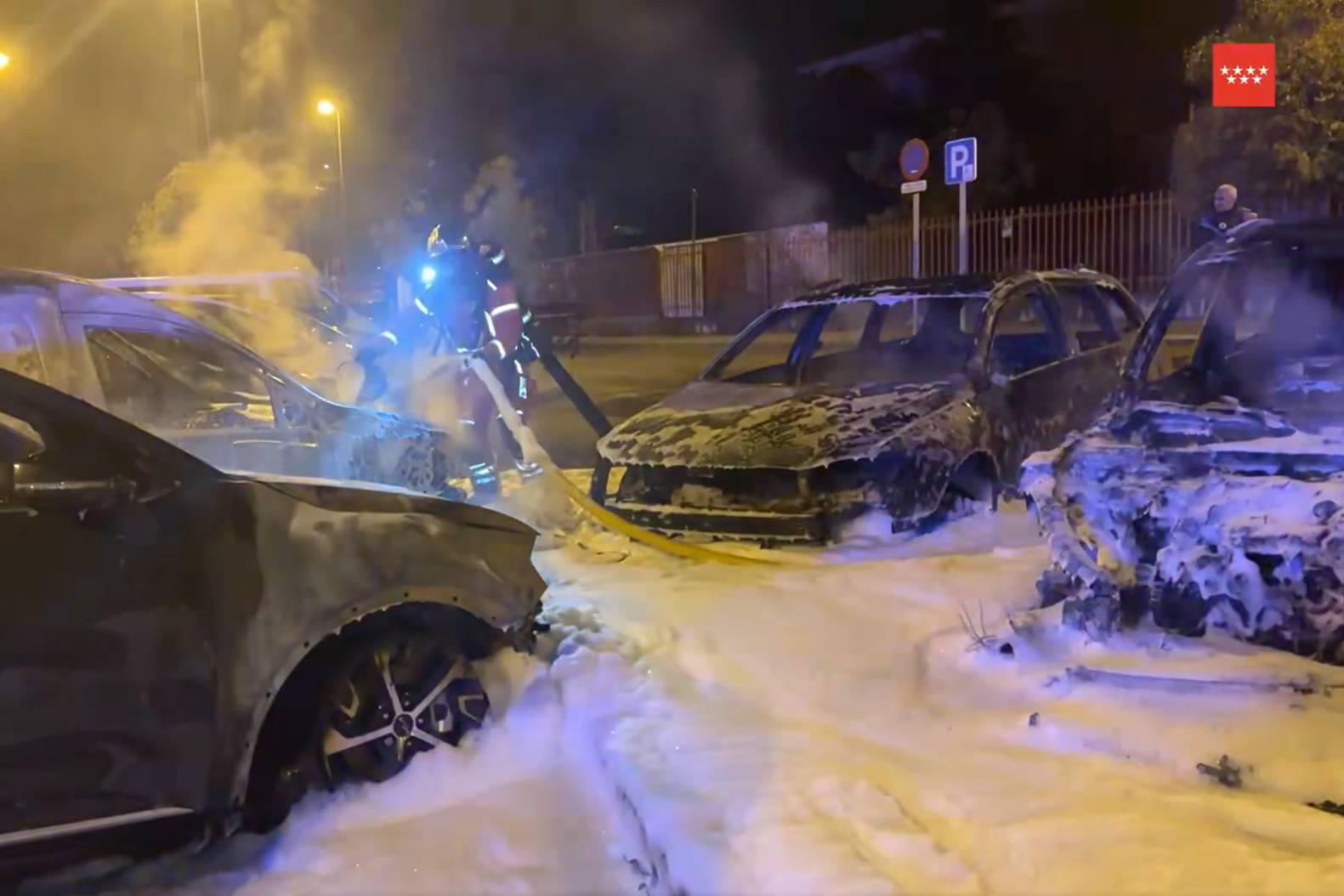 Cinco coches quemados en un incendio en un aparcamiento en Leganés