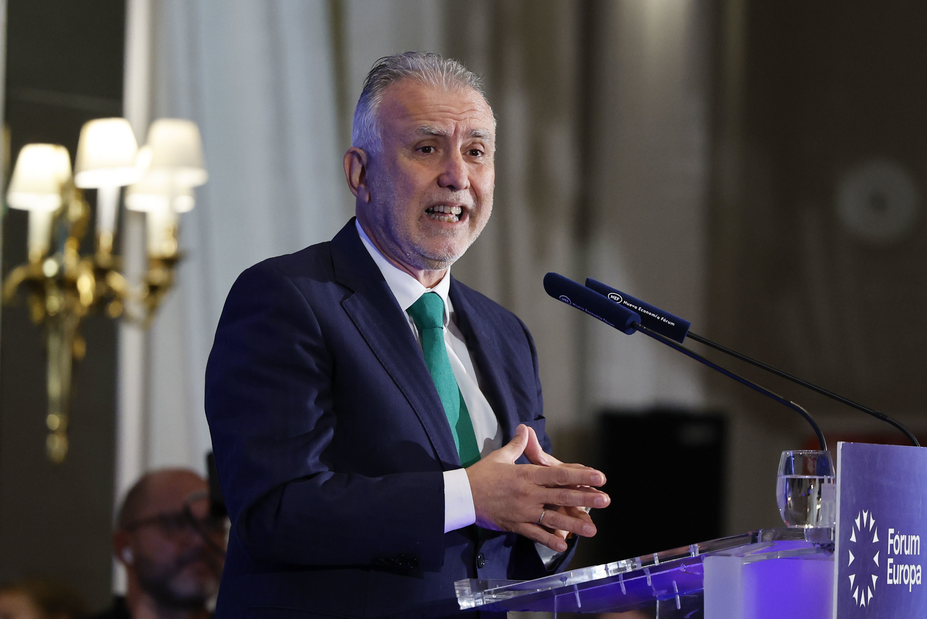 Torres anuncia que los vuelos entre La Palma, La Gomera y El Hierro serán declarados de servicio público