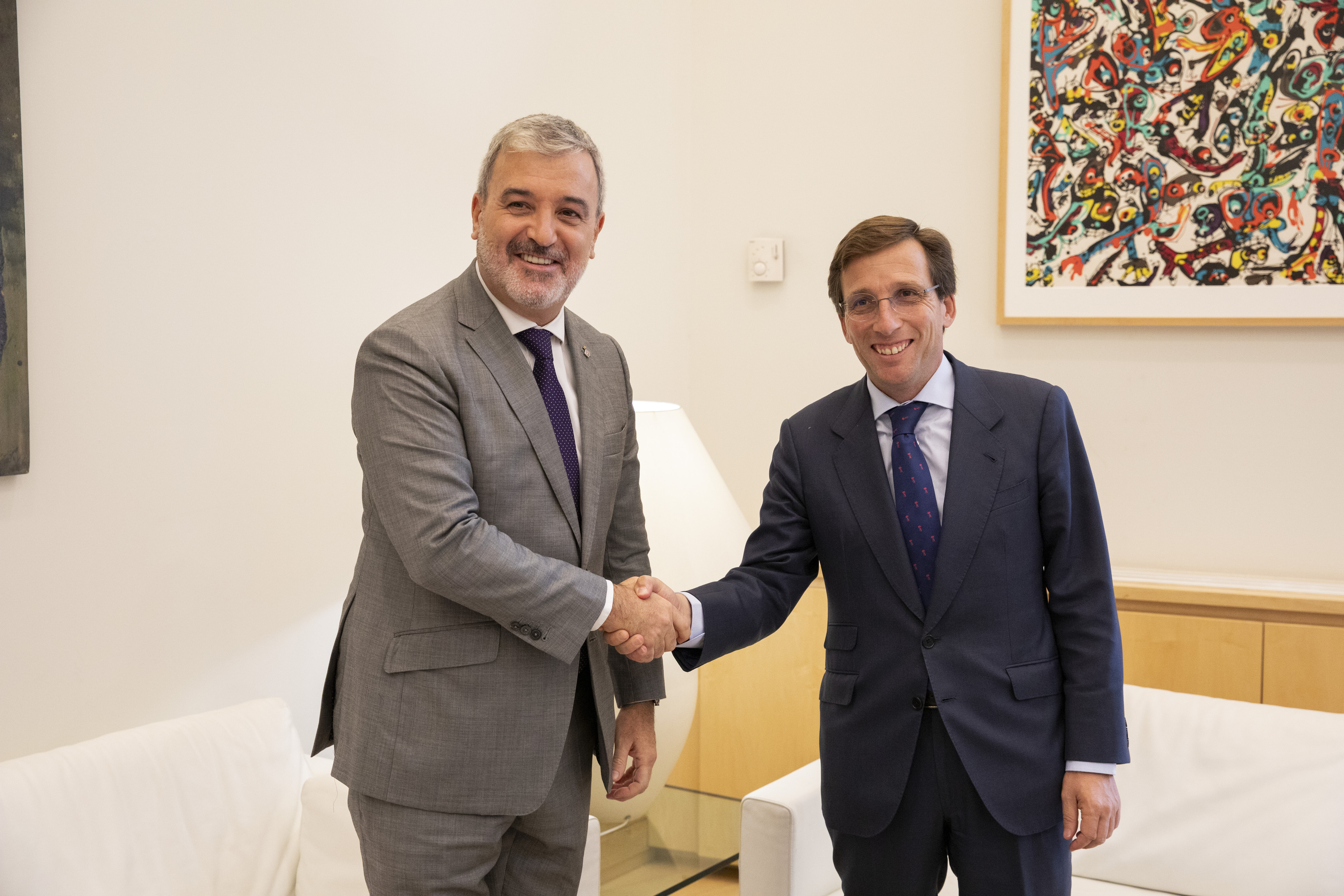 El alcalde Jaume Collboni dice que "los fondos especulativos se van de Barcelona a Madrid"