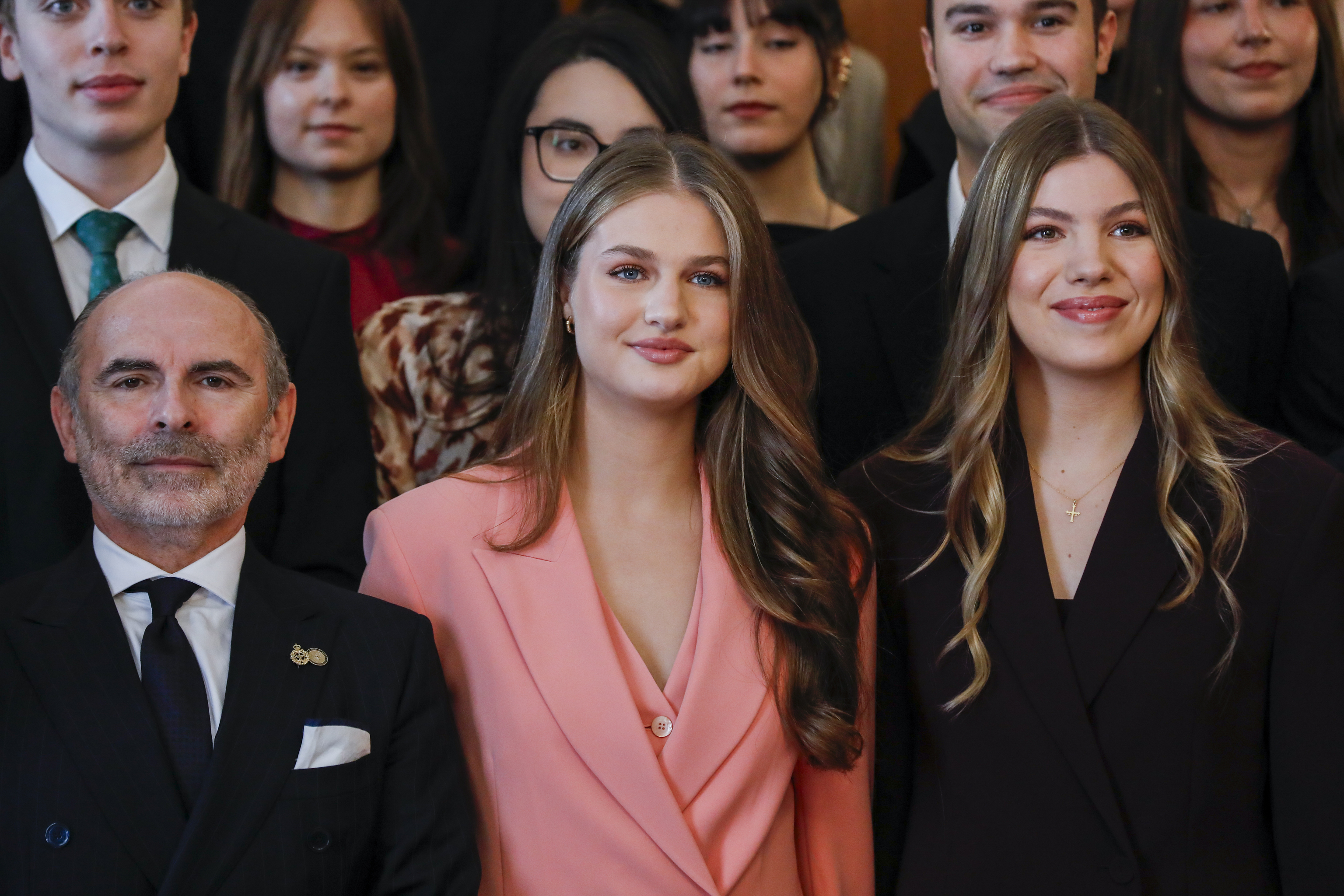 La Princesa Leonor y la Infanta Sofía hacen match con los colores en tendencia este otoño en las audiencias de los Premios Princesa de Asturias