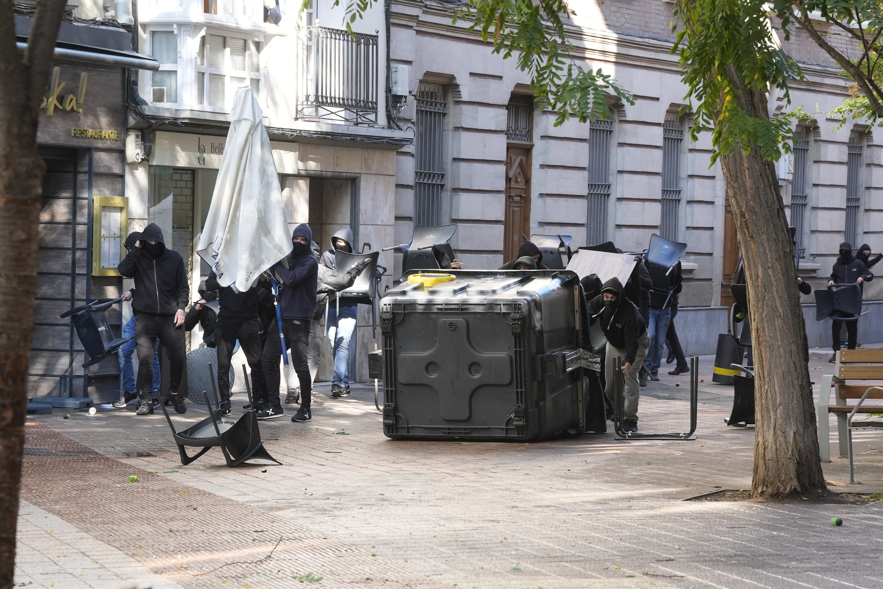 Dignidad y Justicia reclama a la alcaldesa de Vitoria que no facilite un centro público a Jardun tras la detención de sus dos miembros