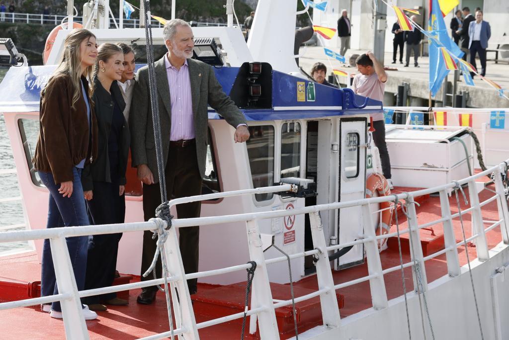 Folclore, anchoas y Leonor de Austria: la Princesa de Asturias recorre Llanes y homenajea a "todos los pescadores de España"