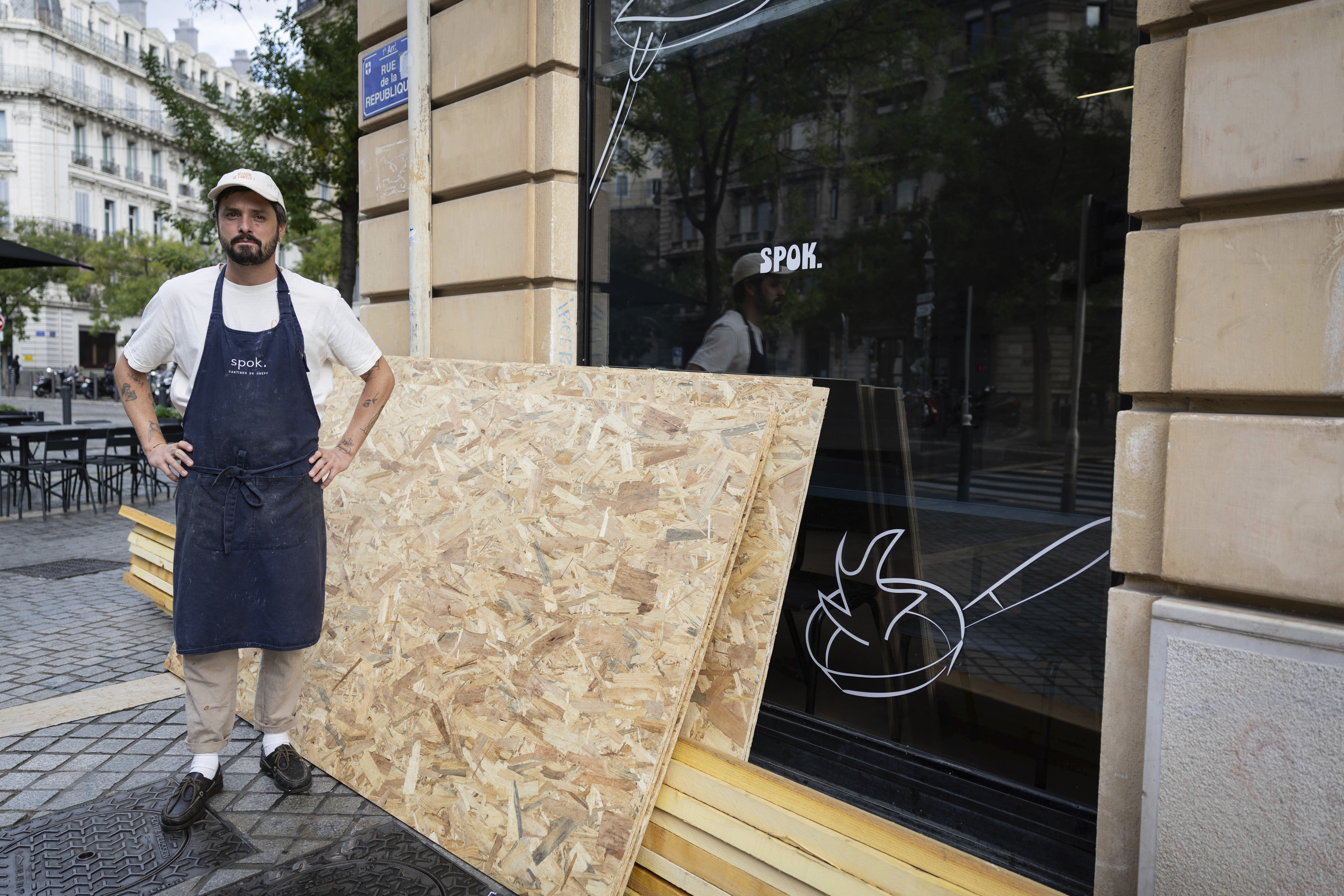 En la 'zona cero' de Marsella: "Los comerciantes pagamos pena doble"