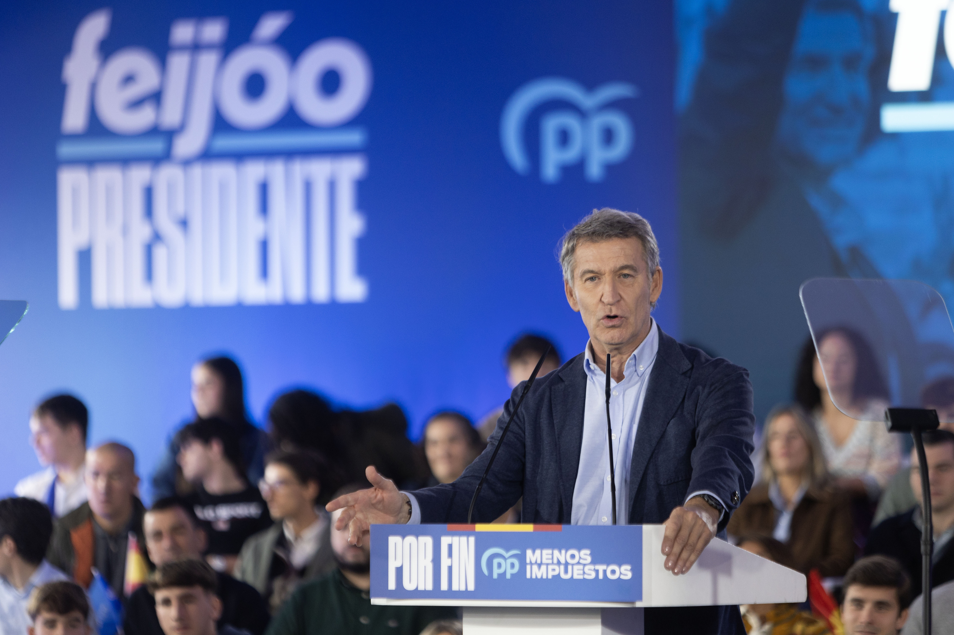 Feijóo acusa a Sánchez de "querer ver crecer el fuego" tras los disturbios en Barcelona: "Los discípulos del muro no quieren paz en las calles"
