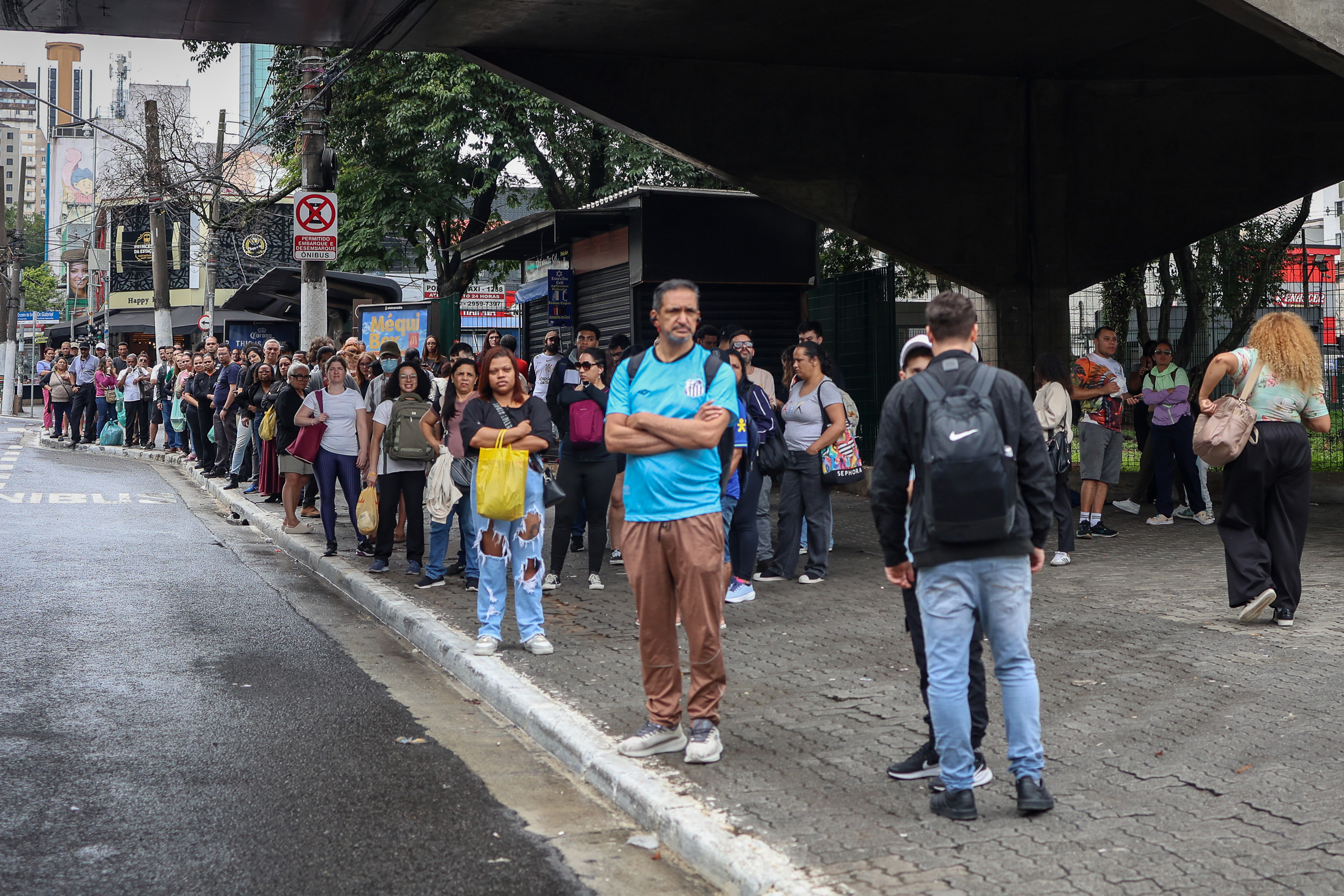 Ancianos centenarios, autobuses bloqueados y jueces sospechosos: así transcurrió la segunda vuelta presidencial en Brasil