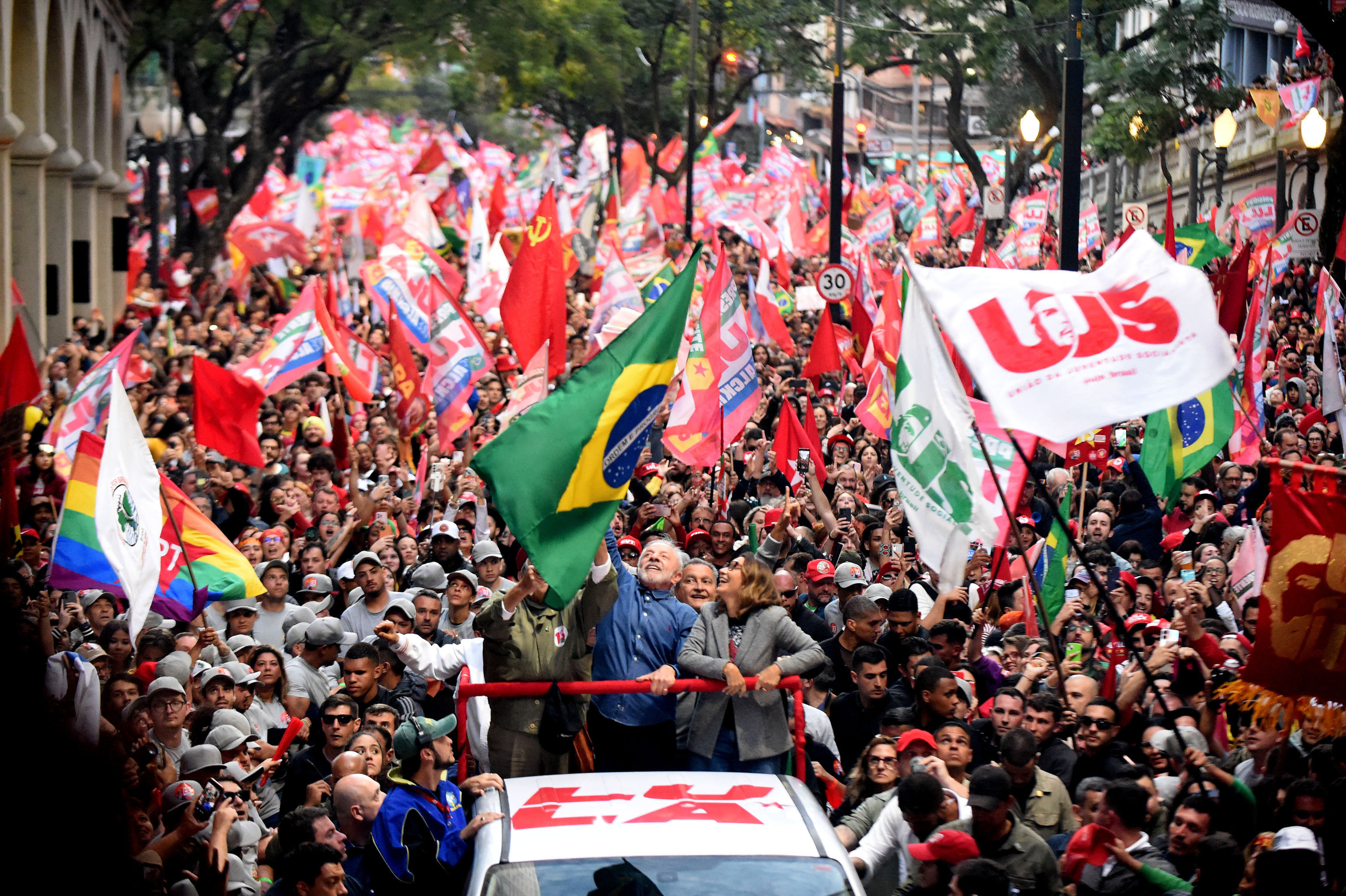 Telefónica se desploma un 8% en la bolsa tras la victoria de Lula en Brasil y Santander pierde un 5%