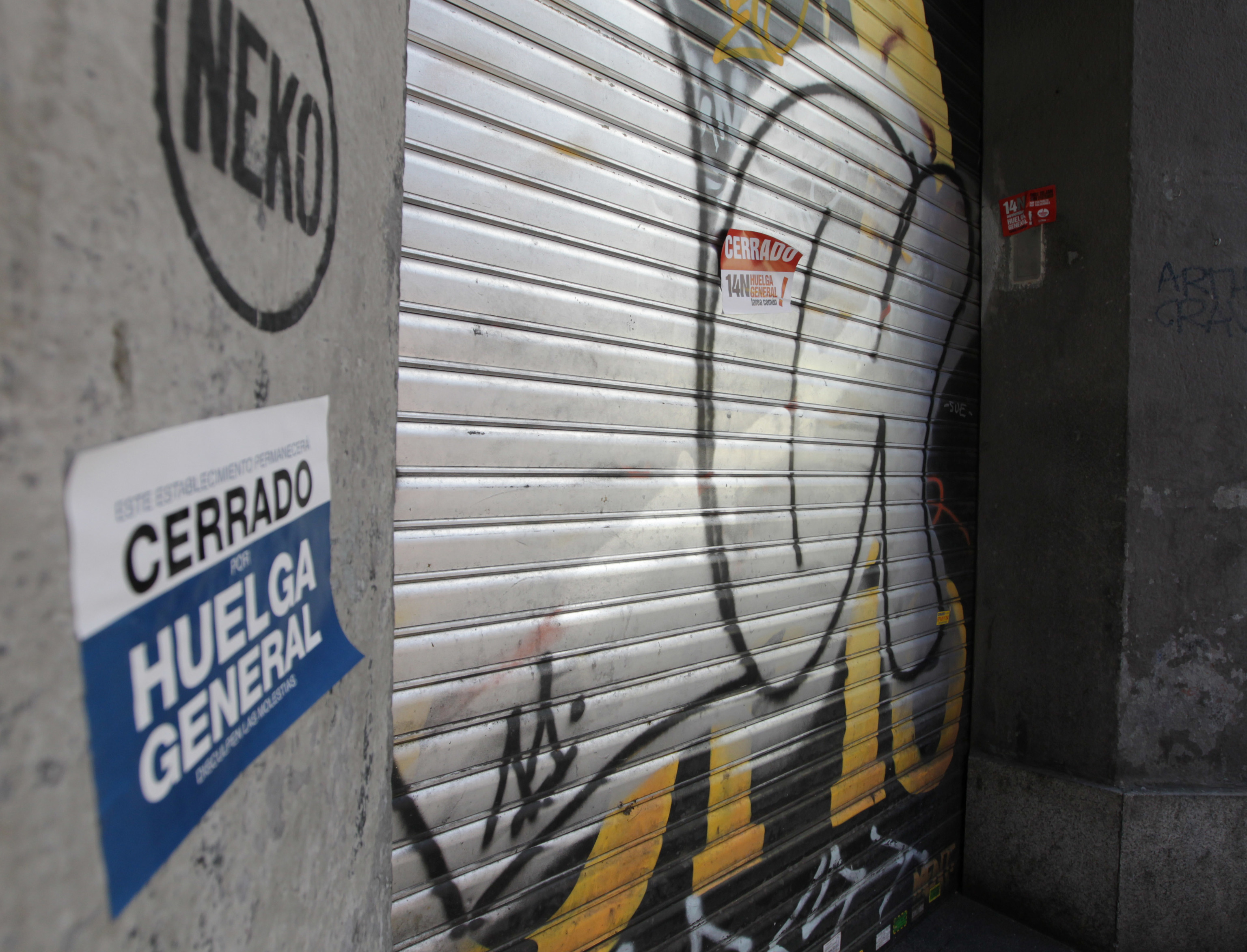 La huelga también divide a los autónomos: las organizaciones vinculadas a los sindicatos llaman a bajar las persianas el 11-N mientras los asociados a CEOE piden manifestarse "en las urnas"