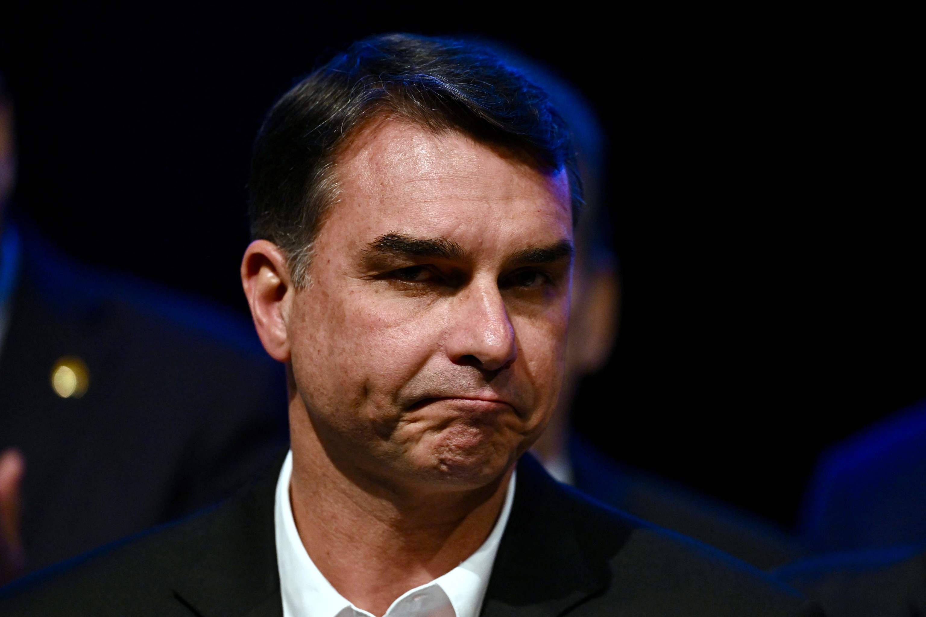 Flávio Bolsonaro dice que un juez le ha pedido entregar su pasaporte