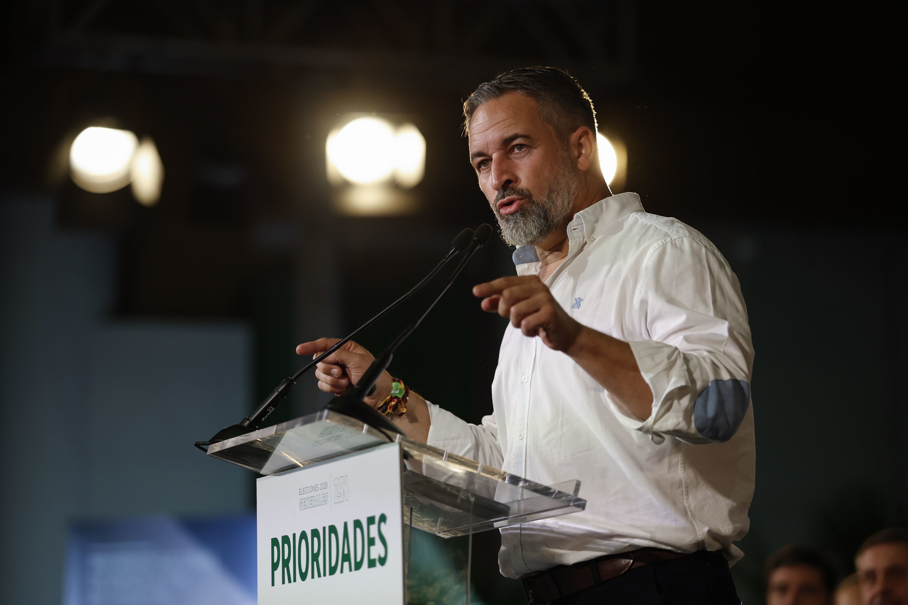 Abascal acusa a Sánchez de "traer la violencia y la intimidación a la campaña contra Vox": "Son sus milicias en La Coruña, Cataluña y la playa del Trampolín"