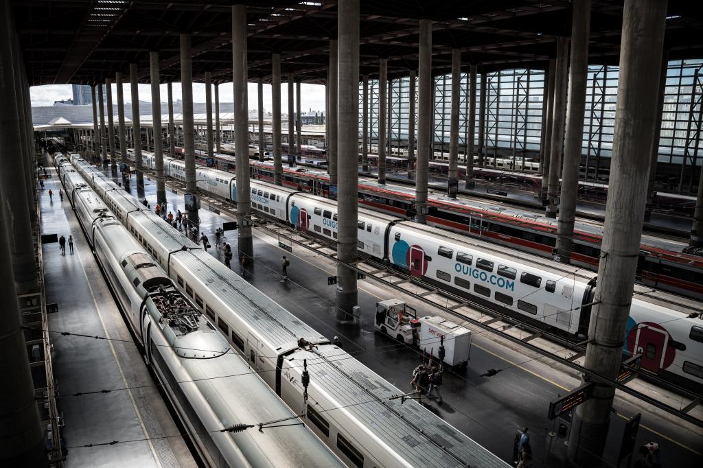 Renfe compra 30 trenes a la alemana Siemens 1.218 millones para olvidar el fiasco de los Talgo: "No podemos permitirnos nuevos retrasos"