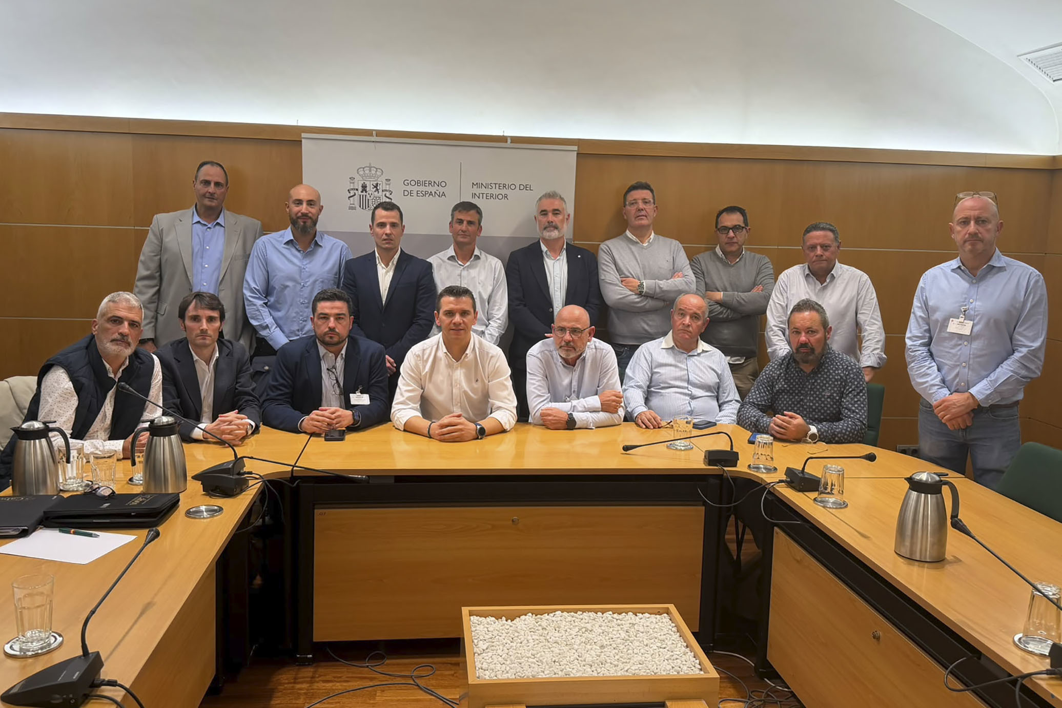 Policías y guardias civiles se encierran en Interior tras paralizarse la negociación sobre su jubilación