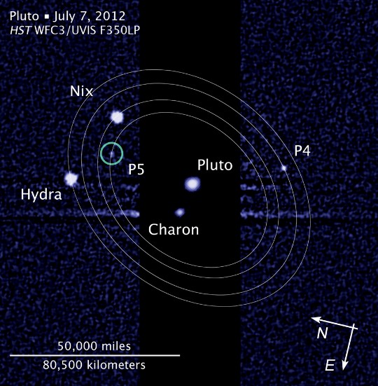 El sistema de Plutón y sus lunas. NASA, ESA, and M. Showalter (SETI Institute) 