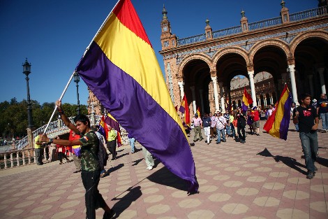 Concentración republicana en la Plaza de España. Foto: JESÚS MORÓN