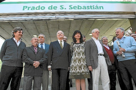 Pilar Gonzlez y Rojas Marcos, junto a otros miembros del PA, en abril de 2009. / Carlos Mrquez