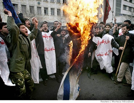 Bandera de Israel quemada en Ir¿n (Reuters)