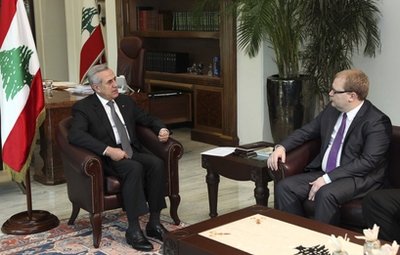 El presidente libanés junto al ministro estonio Urmas Paet.