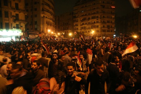 La plaza Tahrir celebra la caída del régimen