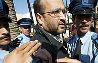 Ali Lmrabet abandonando el juzgado de Rabat en mayo de 2003. (AFP)