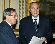 Jacques Chirac junto a Bernard Stasi. (AFP)