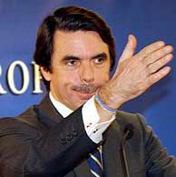 Aznar explica en Bruselas su postura en la Cumbre. (AP)