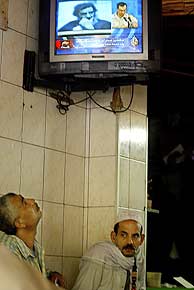 La noticia de la detencin de Sadam, en una televisin rabe. (AFP)