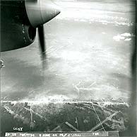 Los bombardeos aliados sobre la playa de Omaha el Día D. (REUTERS)