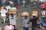 Los haitianos escapan de la pobreza hacia las fronteras. (AFP)