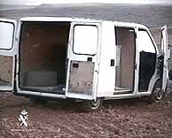 La furgoneta interceptada en Calatayud en 1999 con 2.000 kilos de explosivos. (EFE)