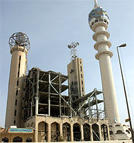 Una torre de comunicaciones de Bagdad, destruida en un ataque. (EFE)