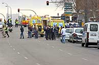 Ambulancias evacuando a los heridos. (EFE)