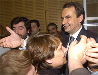 Jos Luis Rodrguez Zapatero saluda a los simpatizantes. (JOS AYMA)