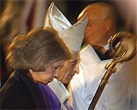 La Reina Sofía, con el arzobispo Rouco Varela. (AFP)