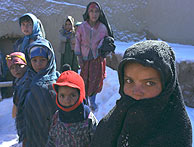 Nias afganas sobre la nieve. (Unicef)