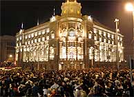 Centenares de ciudadanos de Belgrado se han manifestado en protesta por la violencia en Kosovo. (AP)
