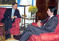 Aznar y Zapatero, en Moncloa. (EFE)
