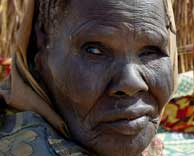 Mujer refugiada en Chad. (REUTERS)