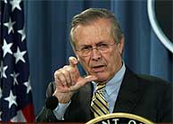 Donald Rumsfeld, en rueda de prensa en el Pentgono. (EFE)