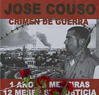 Un cartel rodeado de flores recuerda a José Couso en Bagdad. (REUTERS)