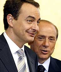 Zapatero y Berlusconi, en Roma. (AFP)