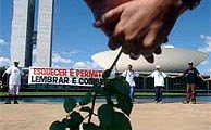 Un grupo de nios se manifiesta en Brasil en contra de la explotacin sexual. (EFE)