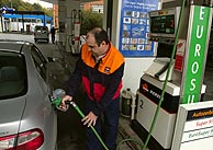 Las gasolinas mantienen sus precios por ahora. (Iaki Andrs)