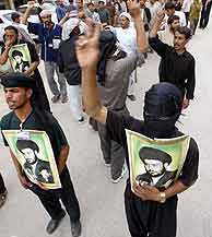 Partidarios del clrigo se manifiestan en Nayaf. (AFP)