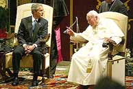 Geroge Bush, junto al Papa durante la reunin. (AFP)