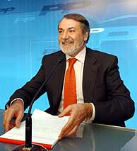 Jaime Mayor Oreja, en la sede del PP en Madrid. (EFE)