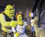 Shrek, junto a sus compañeros de reparto en una escena de su segunda película.