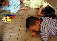 Nios enfermos de sida en un orfanato de Bangkok. (Carlos Martnez)