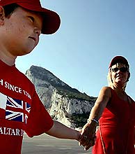 Un 'eslabn' de la cadena humana en Gibraltar. (AFP)