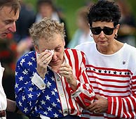 Una mujer llora la prdida de su marido en el ataque al Pentgono. (REUTERS)
